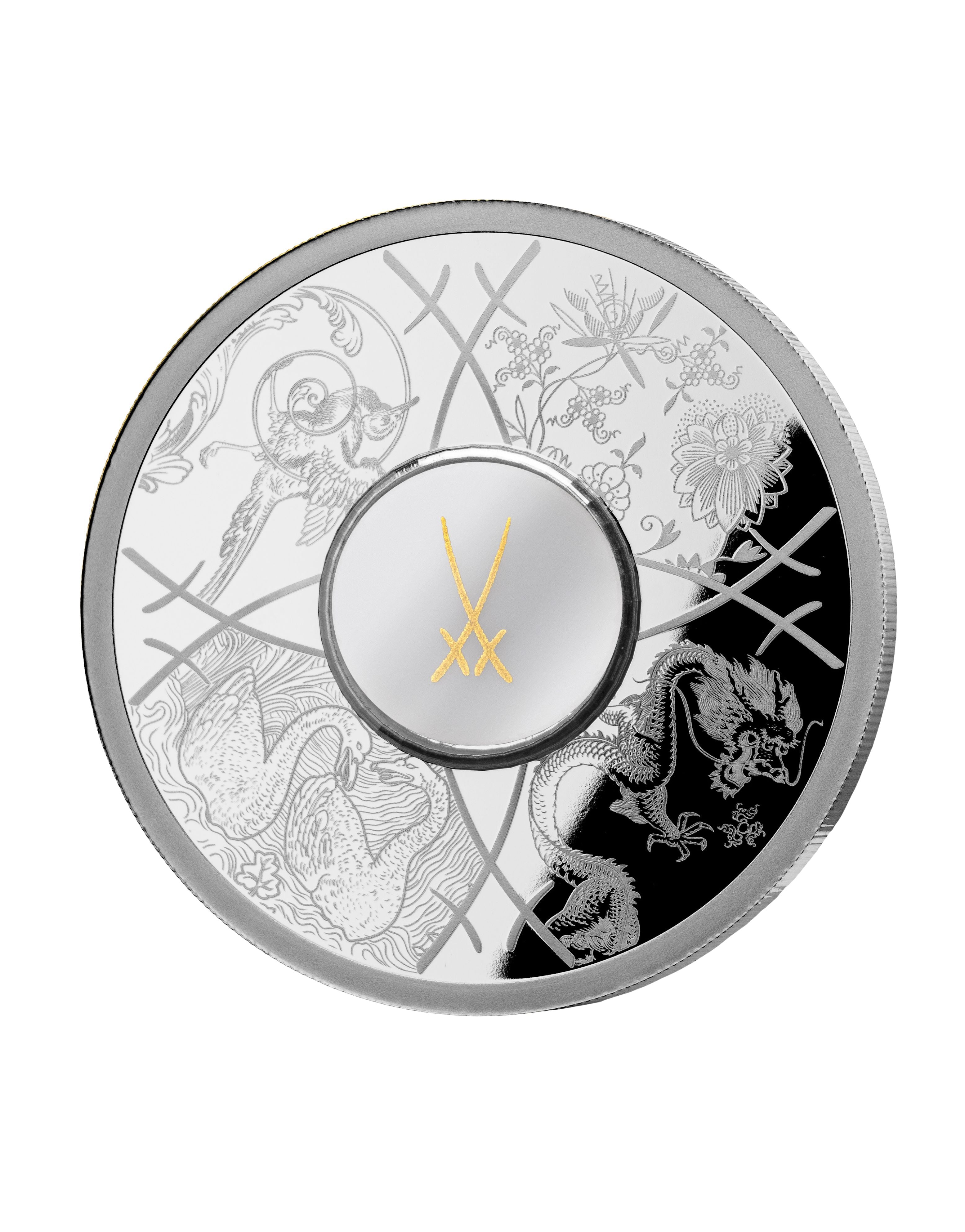 Silbermedaille mit „Gekreutzten Schwerter"-&nbsp;Knopf feiert 315 Jahre der Porzellanherstellung in Meissen. Ist in 4 Teile durch die gekreutzten&nbsp;Schwertlinien und den&nbsp;kultigsten Mustern von Meissen geteilt.