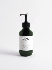 Flasche mit Pumpspender der Marke Filoi, Velvet Rich Body Cream, 280 ml;