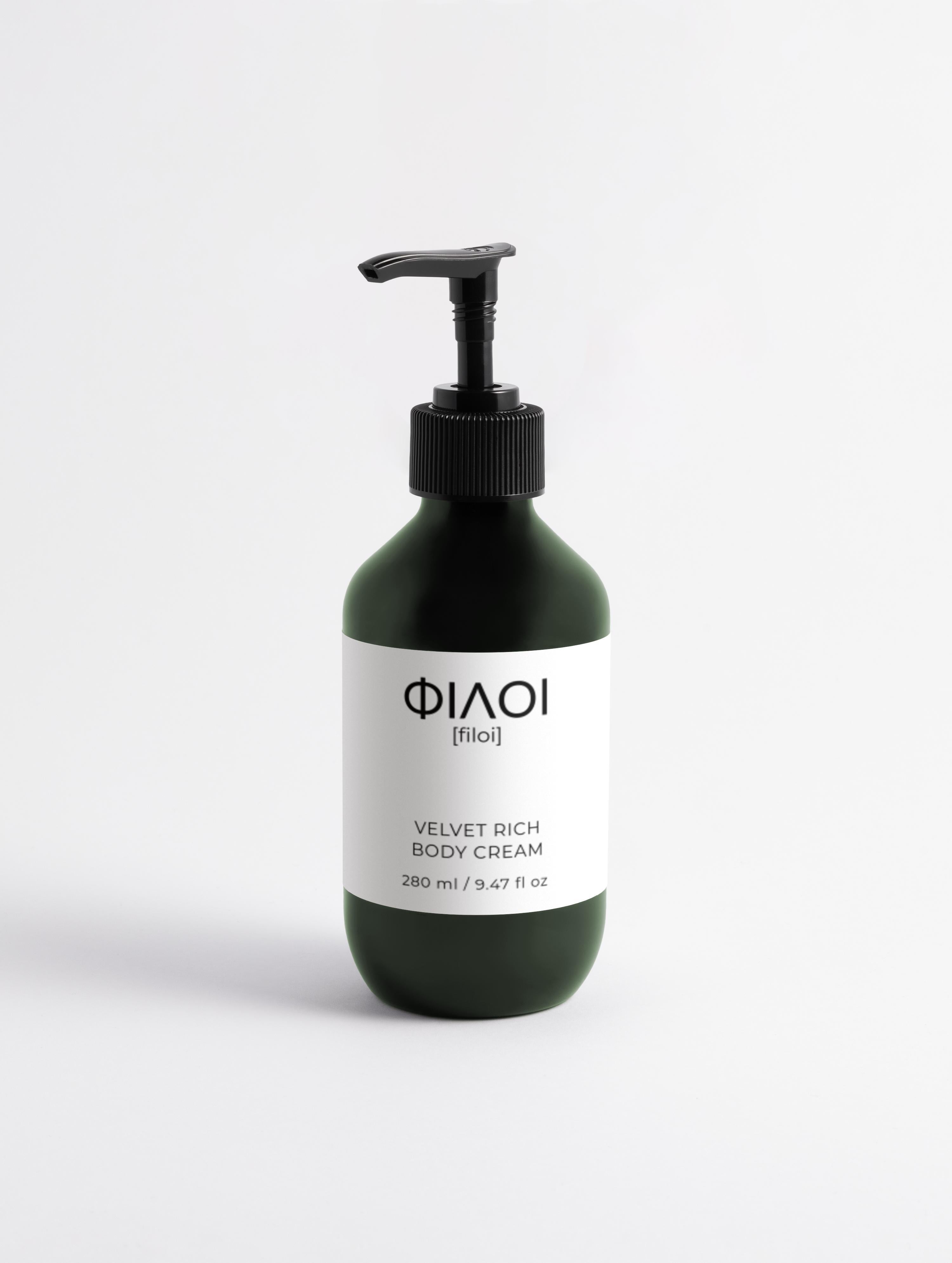 Flasche mit Pumpspender der Marke Filoi, Velvet Rich Body Cream, 280 ml;