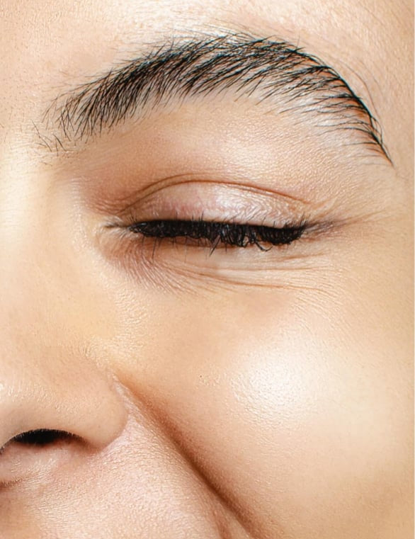 Gesicht_mit_geschlossenem_Auge_und_gepflegter_Haut.jpg