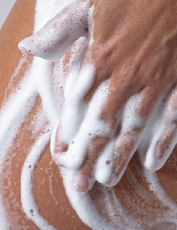 Hand_in_Schaum.jpg