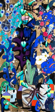 Bunte abstrakte Collage mit blauen und grünen Pflanzenformen, weißen Blüten und goldfarbenem Hintergrund;