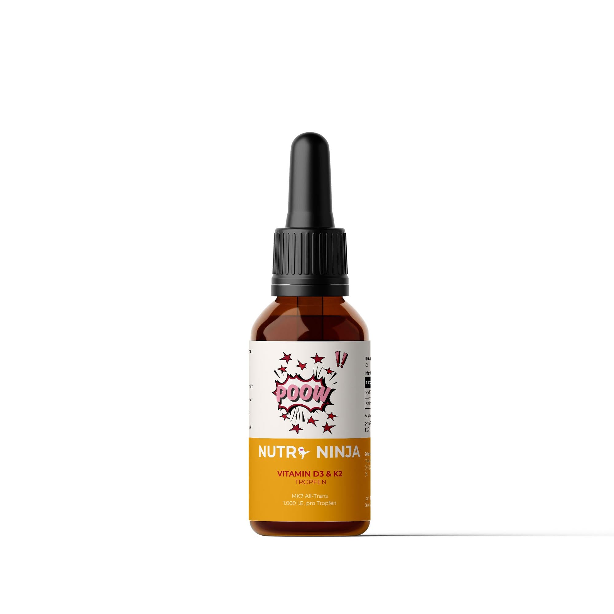 Braune Tropfflasche mit schwarzem Deckel, Vitamin D3 & K2 Tropfen von Nutri Ninja mit Comic-Schriftzug 'POOW' auf dem Etikett;