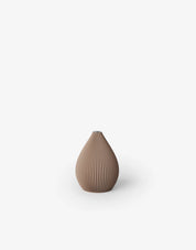 Kleine Vase mit ballonförmiger, gerippter Oberfläche in Haselnuss-Braun;