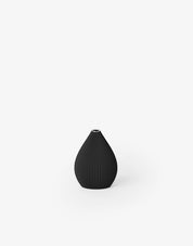 Kleine Vase mit ballonförmiger, gerippter Oberfläche in Schwarz;