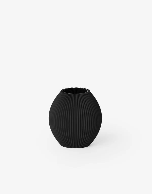 Kugelförmige Vase mit gerippter Oberfläche in Schwarz;