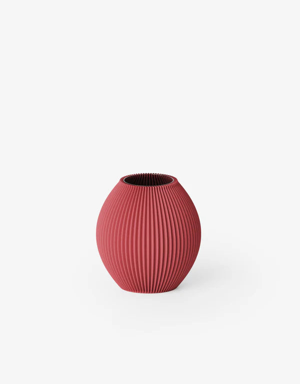 Kugelförmige Vase mit gerippter Oberfläche in Rot;