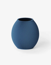 Kugelförmige Vase mit gerippter Oberfläche in Blau;