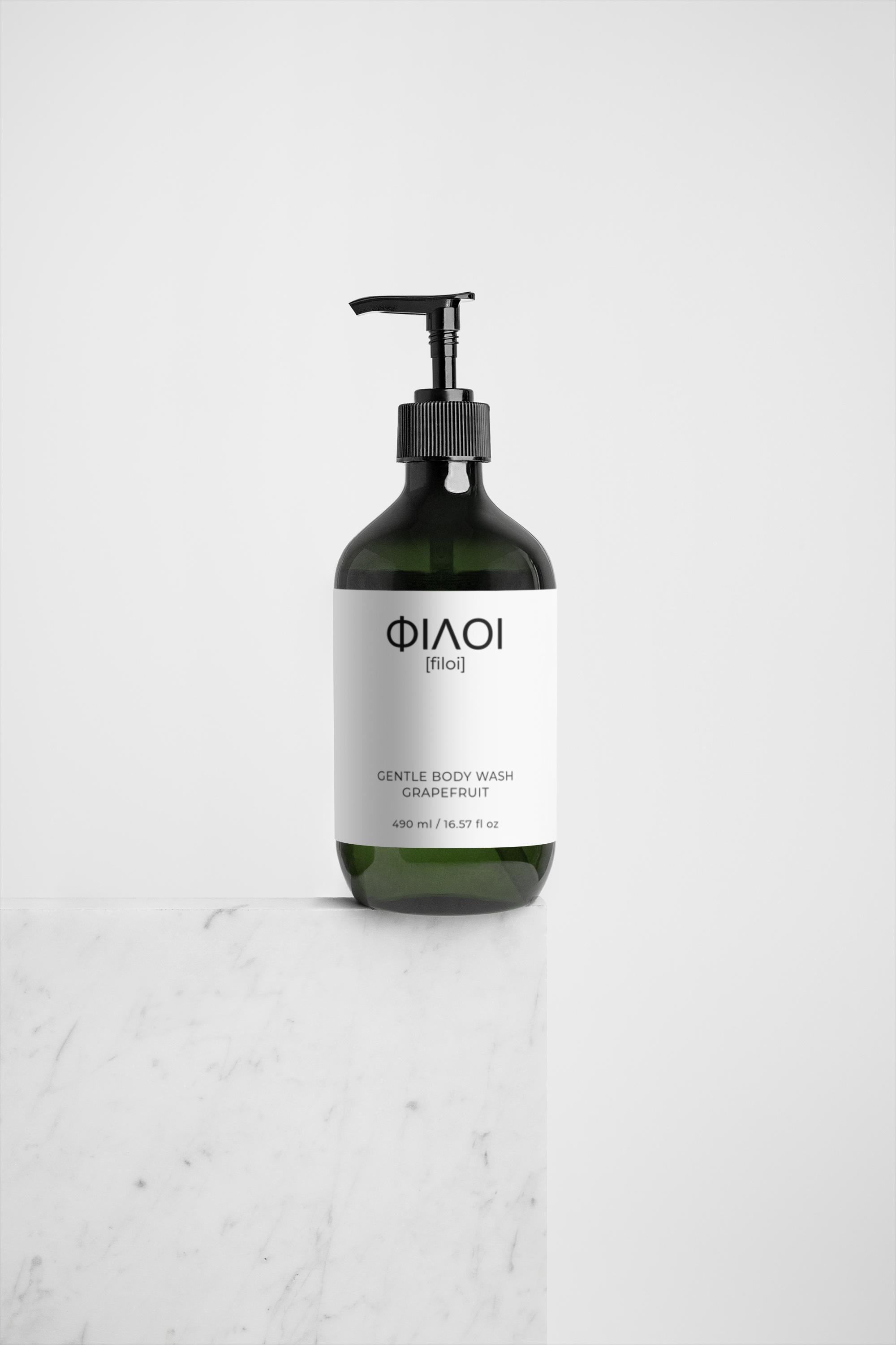 Flasche mit schwarzem Pumpspender, grün getönt, Etikett mit Marke 'ΦΙΛΟΙ', sanfte Grapefruit-Duschgel, 490 ml;